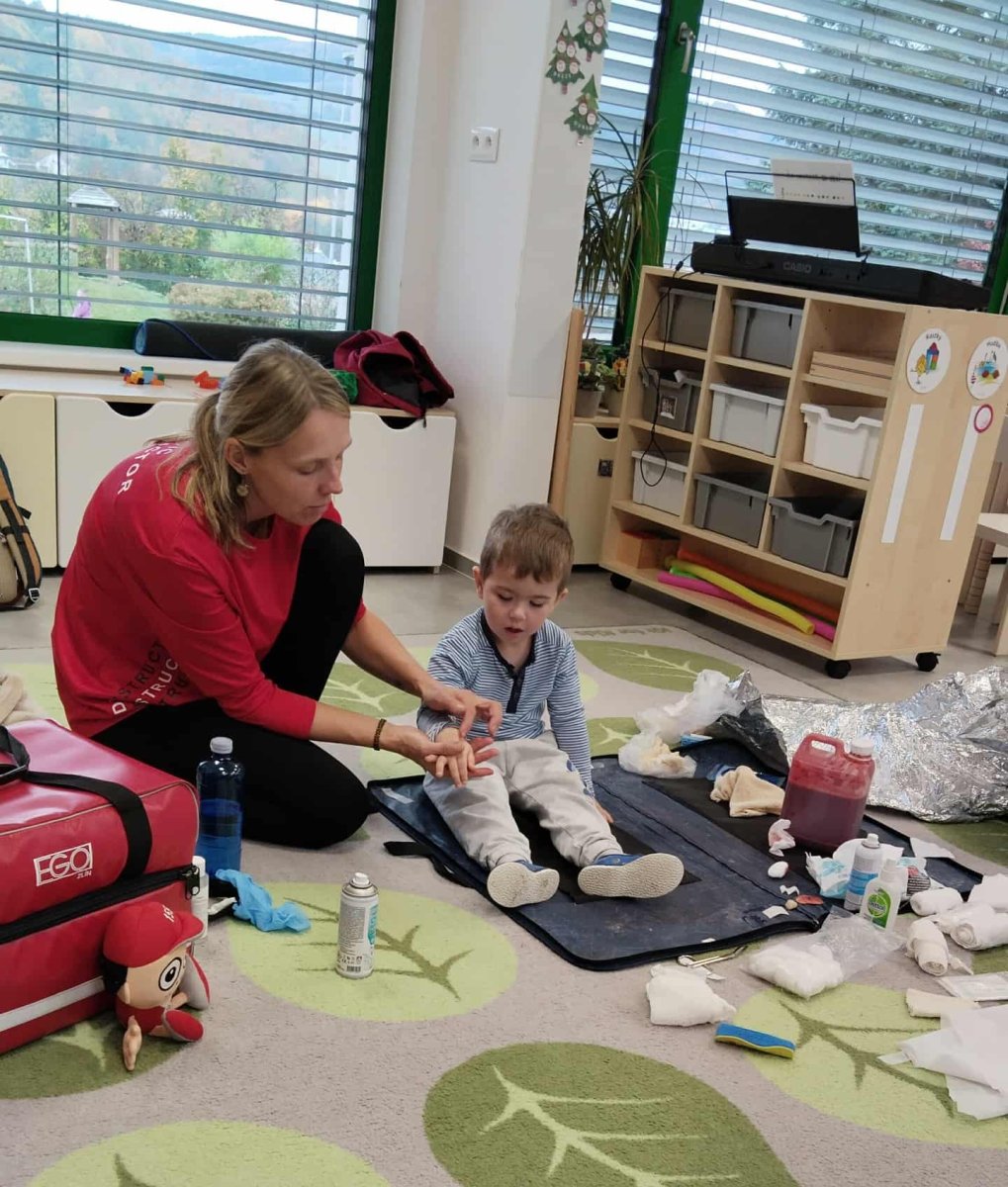 ŠKOLENÍ  PRVNÍ POMOCI S MARTINOU A KRYŠTŮFKEM